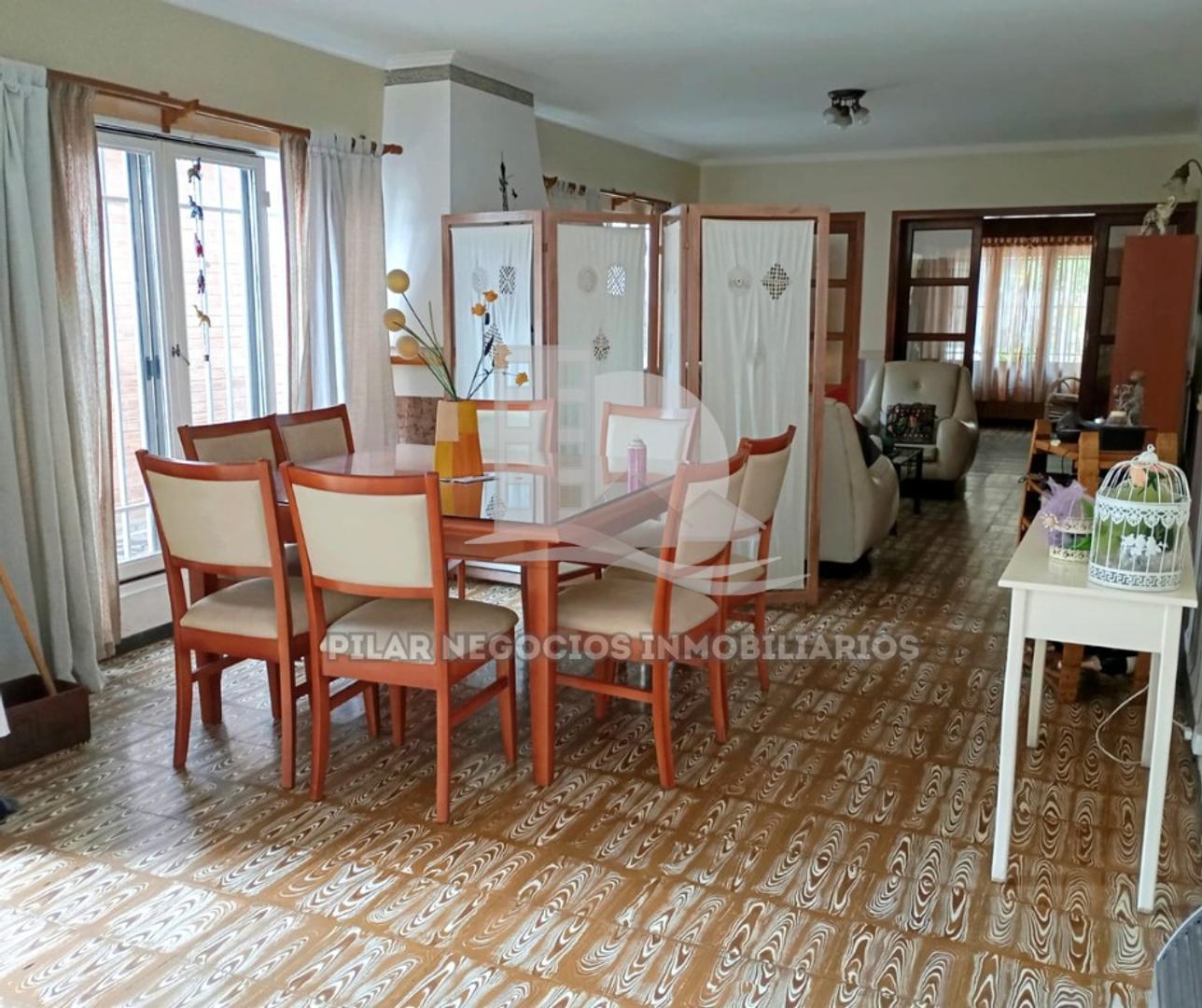 Casa en Venta con 2 cocheras