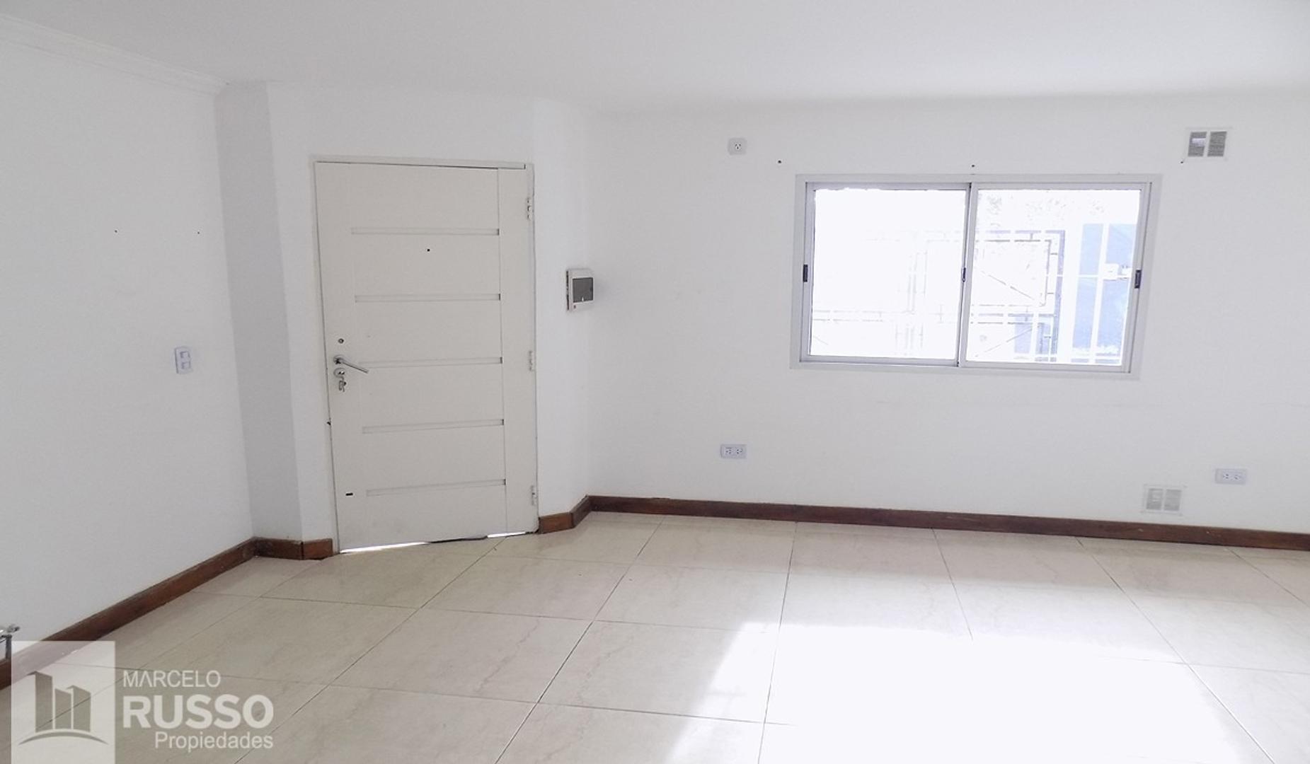 Depto Tipo Casa en Venta de 3 ambientes