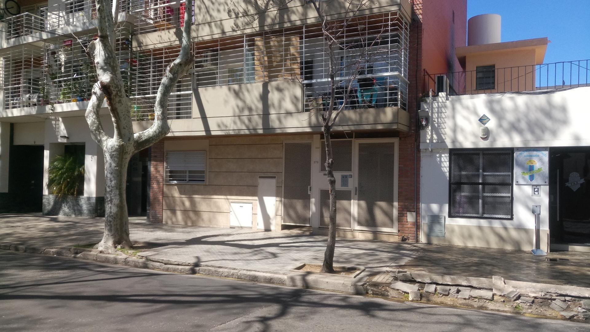 OFICINA EN PB CON PATIO