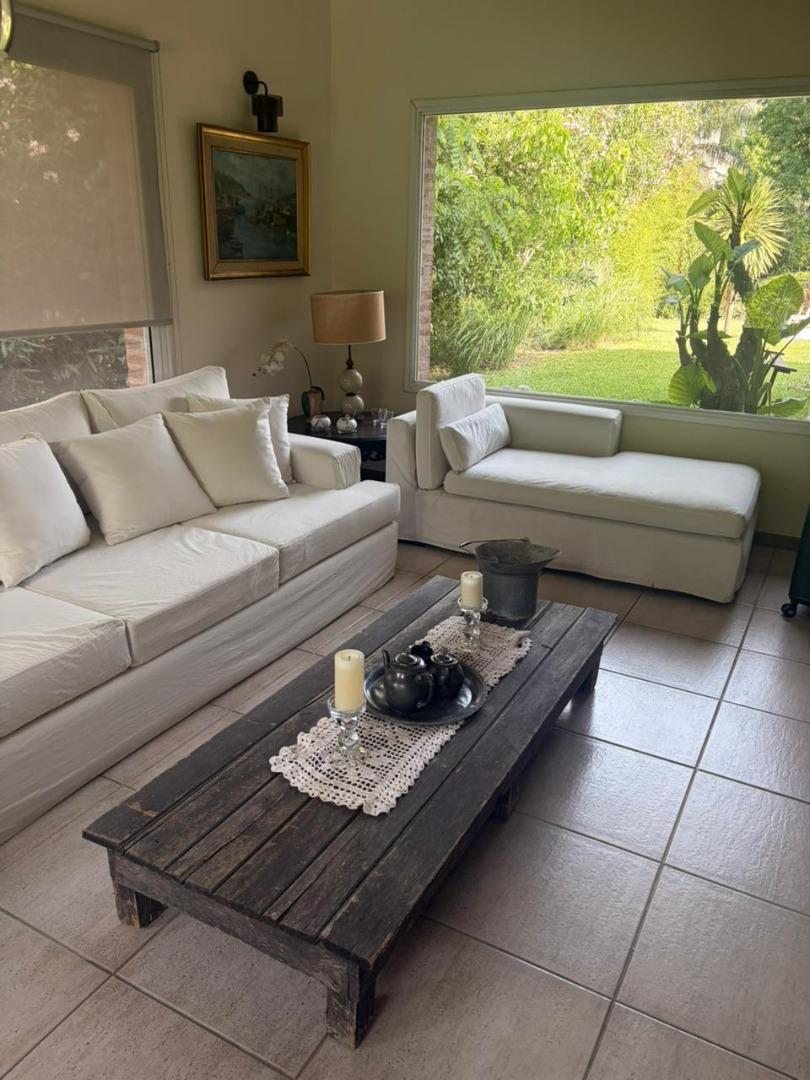 Casa 5 ambientes con 3 baños