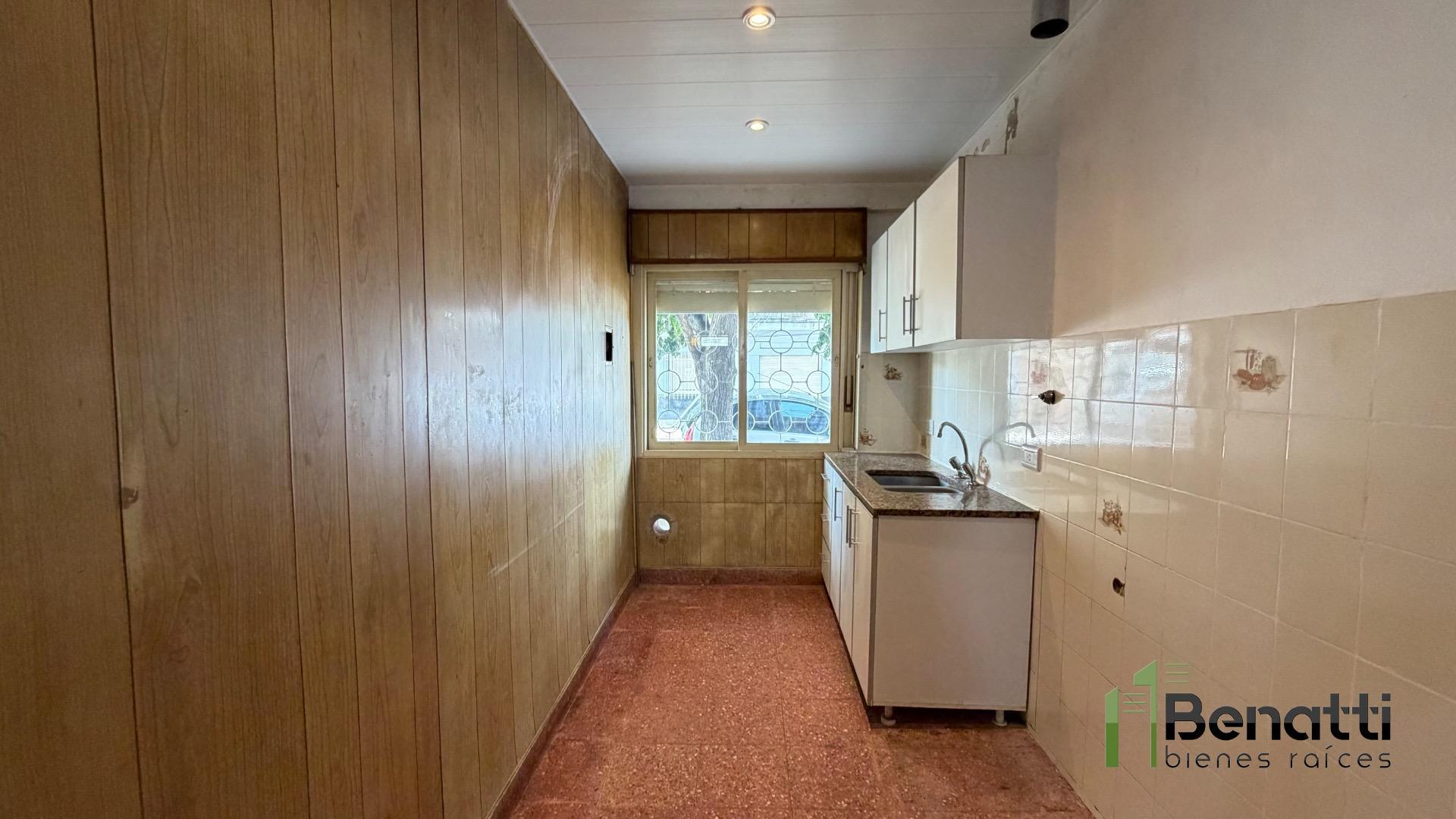 Casa 3 ambientes con patio cubierto y terraza