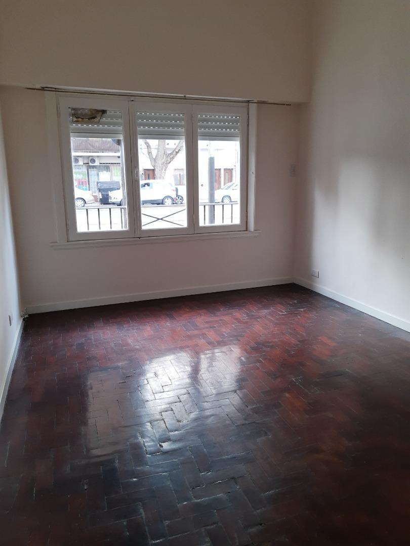 Av. Juan B.justo 2298 , Piso P:Baja