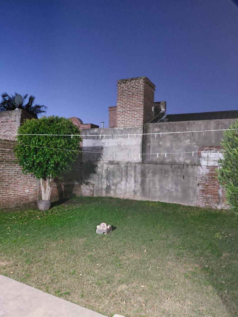 Vendo o Permuto casa en 9 de Julio al 350