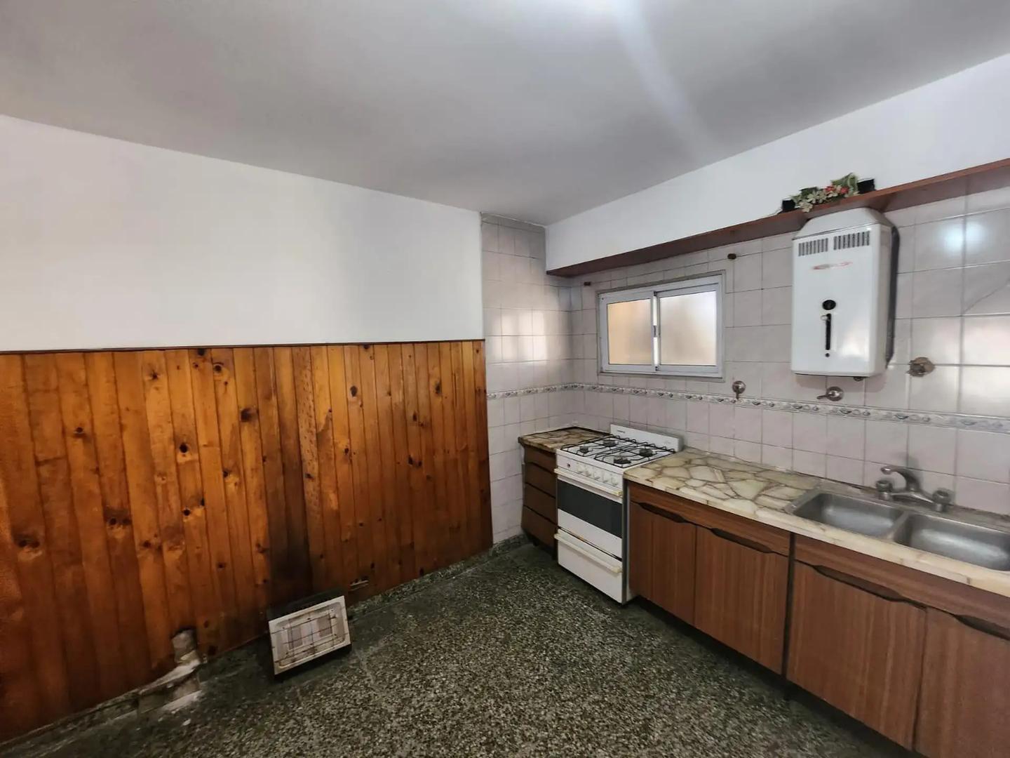 PH en planta baja 3 ambientes con parque en Lanús Este