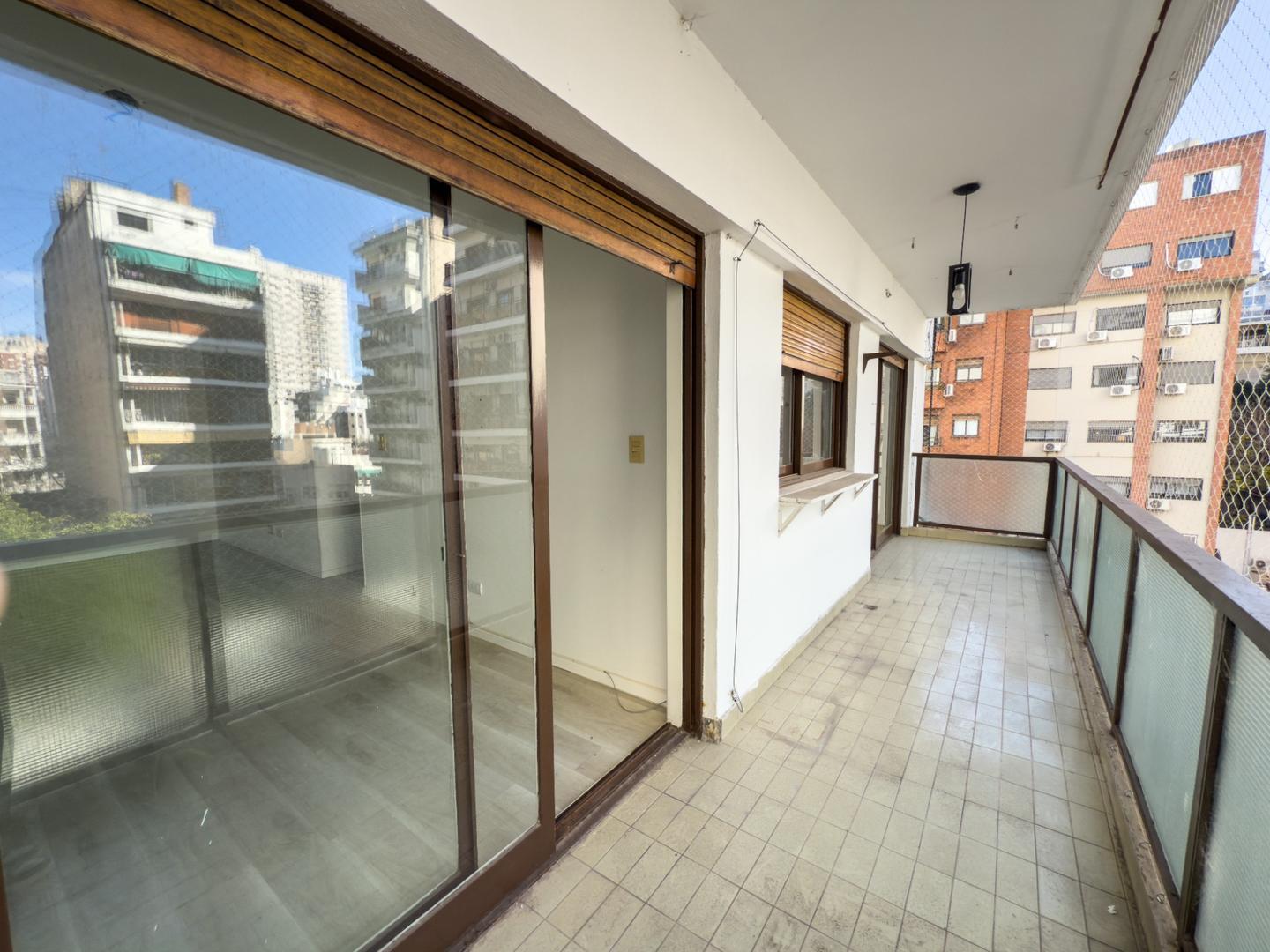 Franklin D. Roosevelt 2100, Piso 4