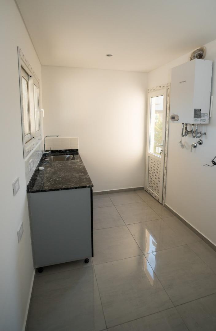 Casa 4 ambientes con 3 baños