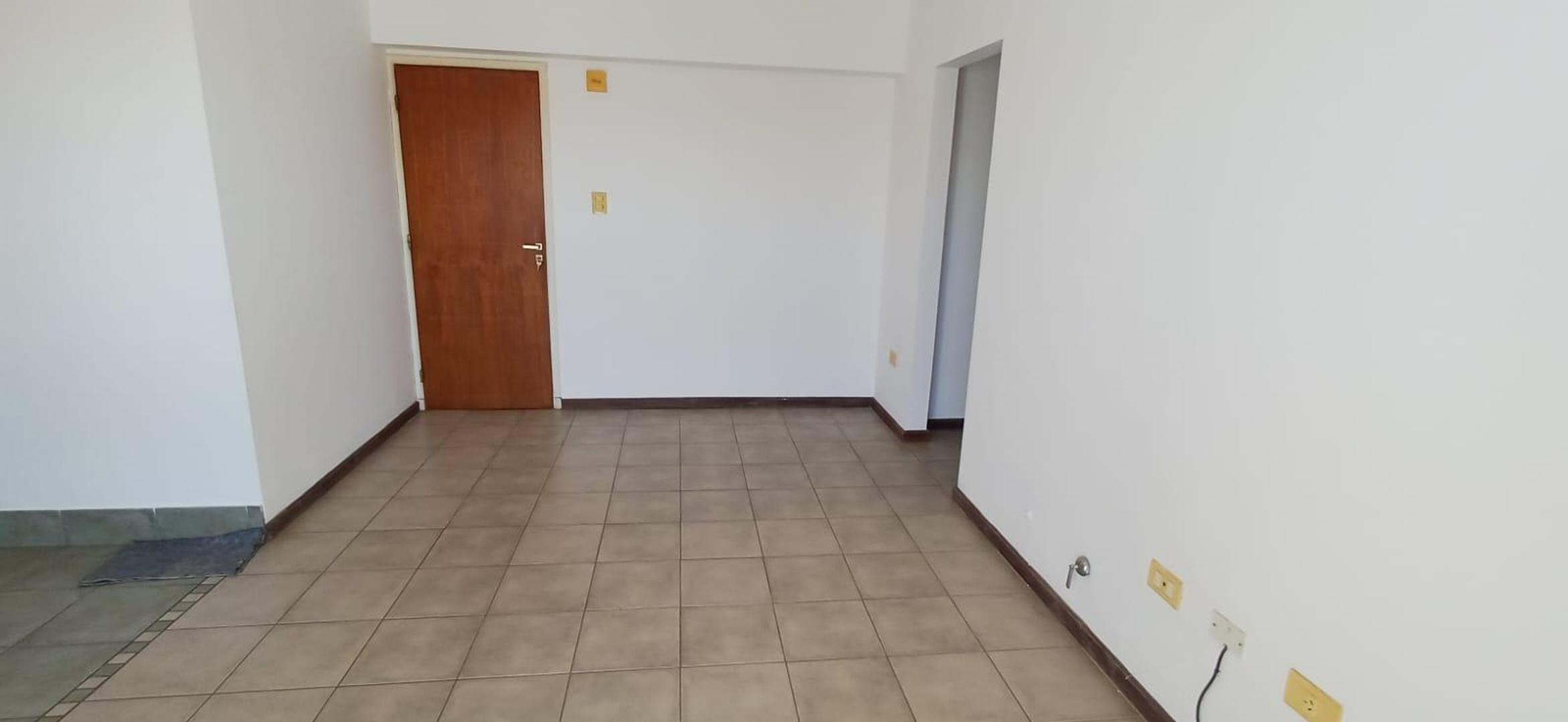 Departamento en Alquiler en Central Cordoba, $ 450.000
