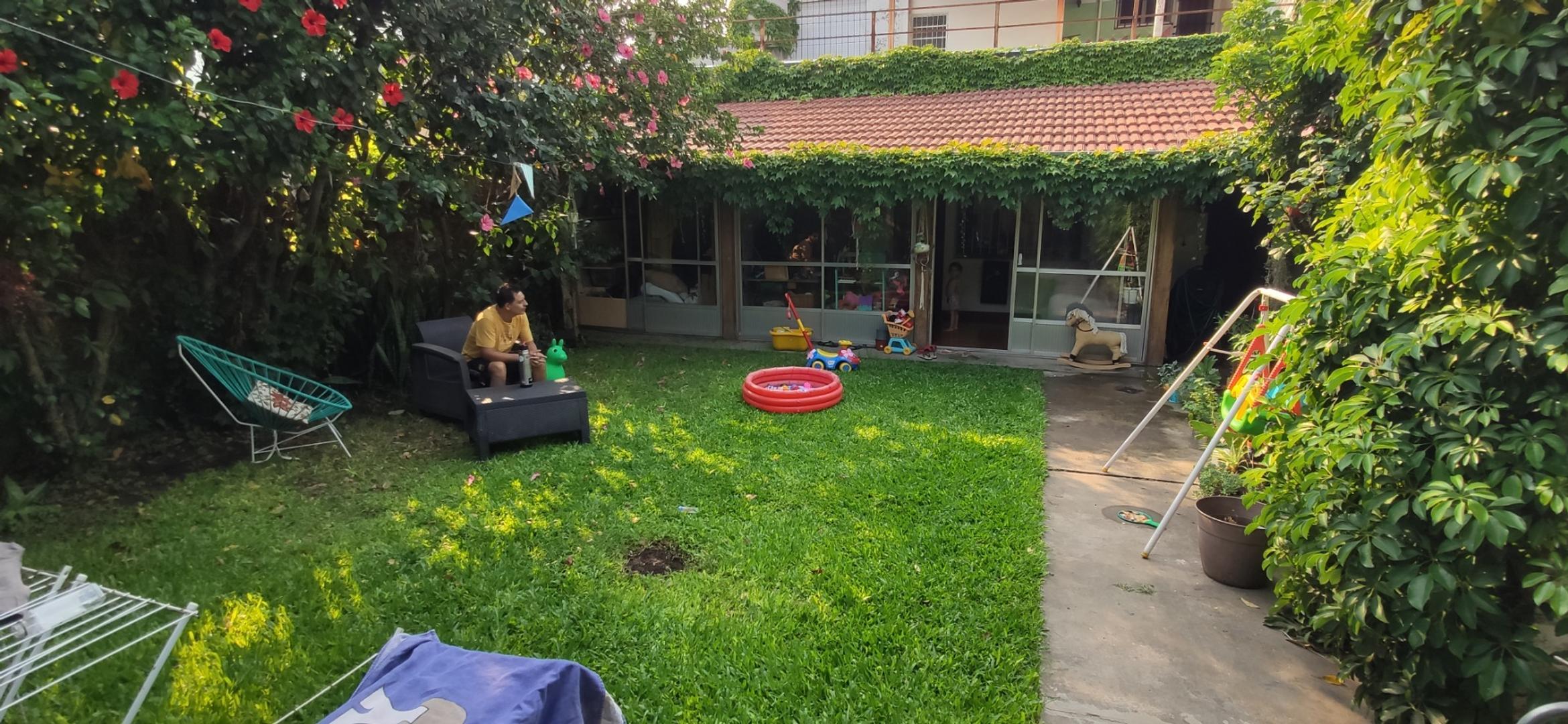 Casa 2 ambientes con local y galpon