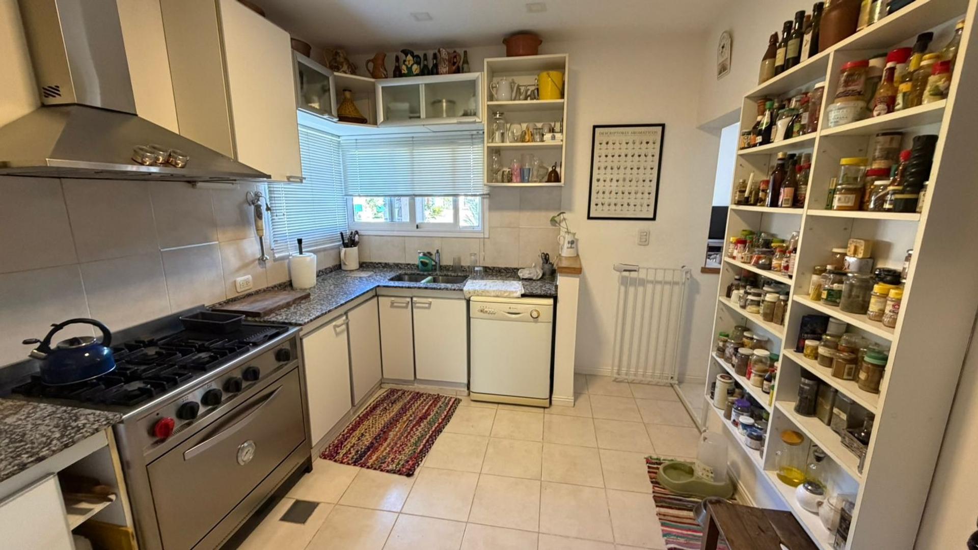 Casa 3 ambientes con 2 baños