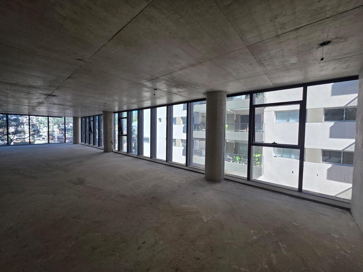 Oficina en Alquiler con 1 cochera