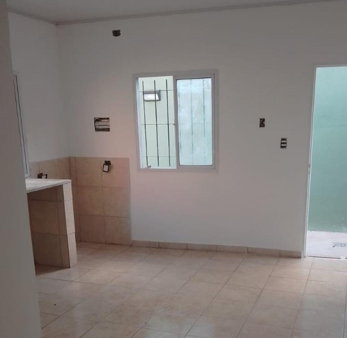 Depto Tipo Casa en Alquiler de 1 dormitorio