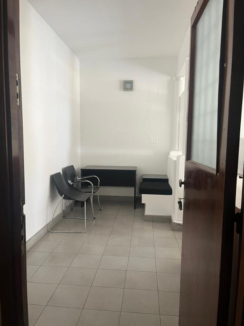 OFICINA EN PEATONAL CORDOBA N° 1060 GALERIA SUDAMERICA