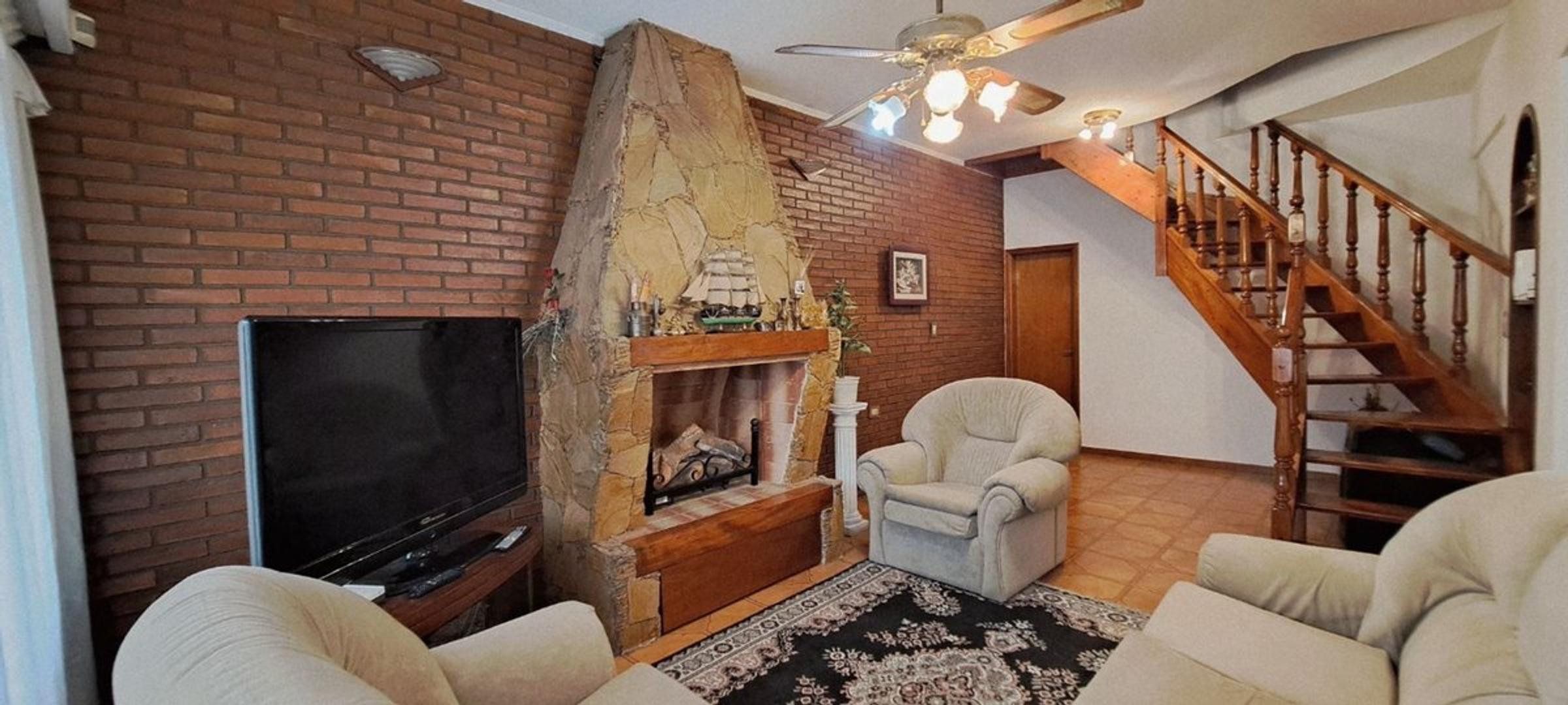 Casa 4 ambientes con 2 baños