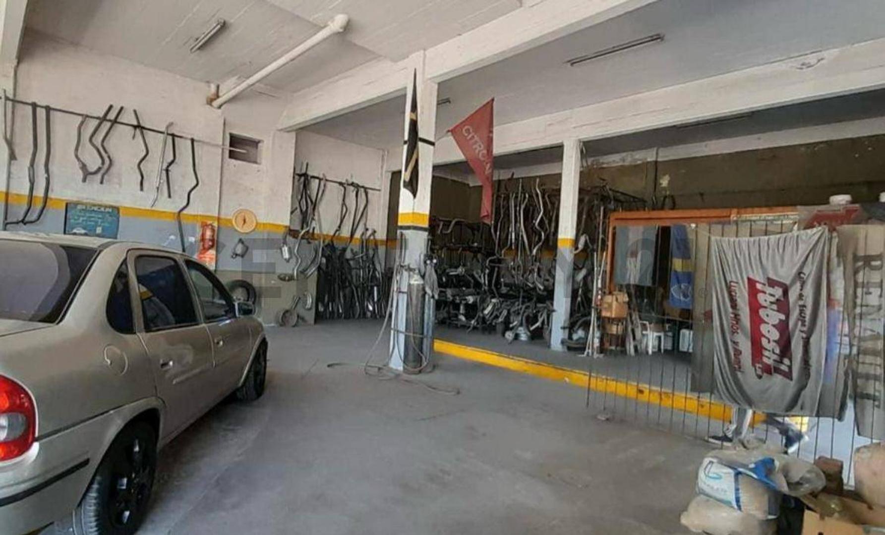 VENTA LOCAL COMERCIAL MA DEPARTAMENTO DE 4 AMBIENTES EN UBICACION ESTRATEGICA