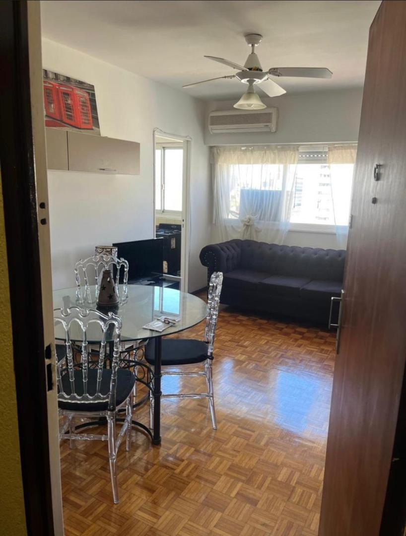 Esmeralda 800, Piso 16