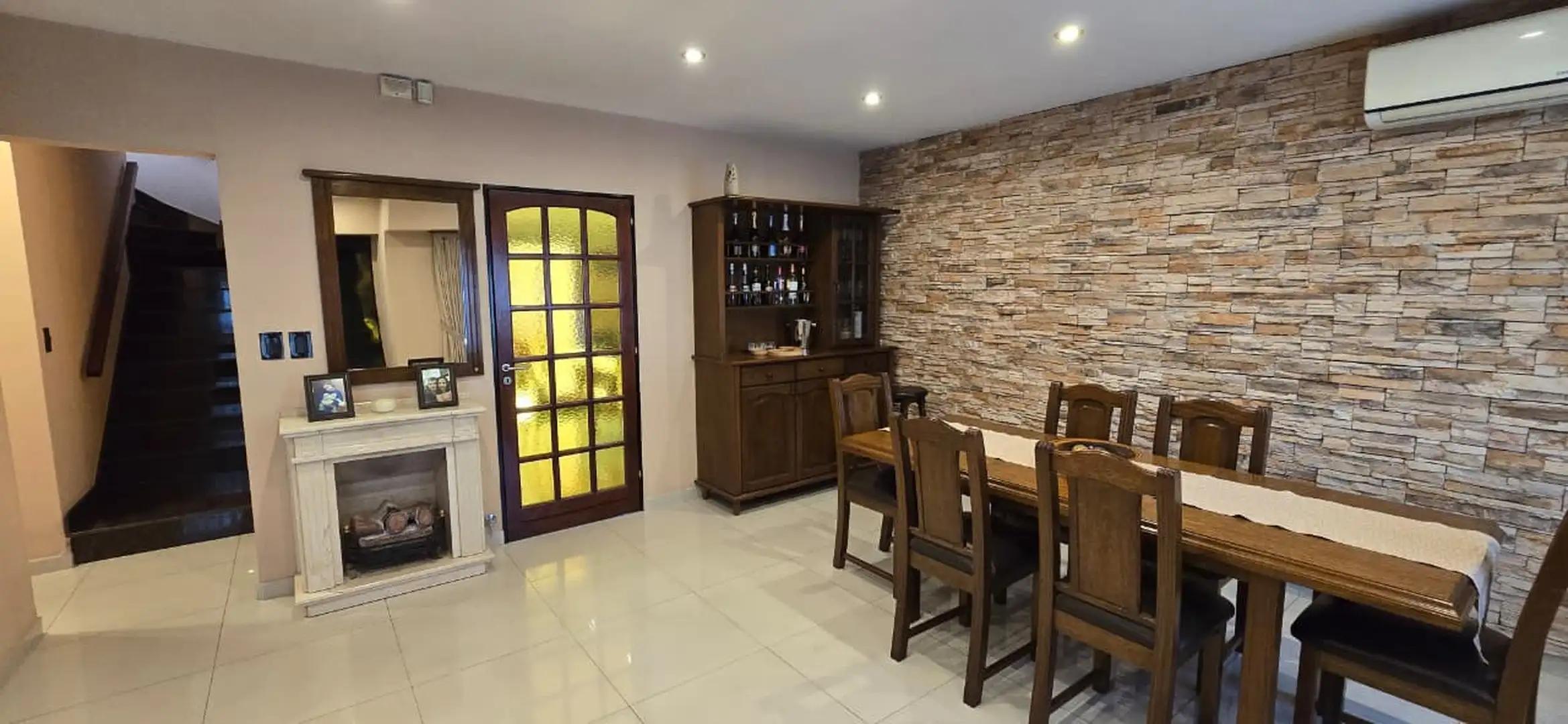 Casa 3 ambientes con 2 baños