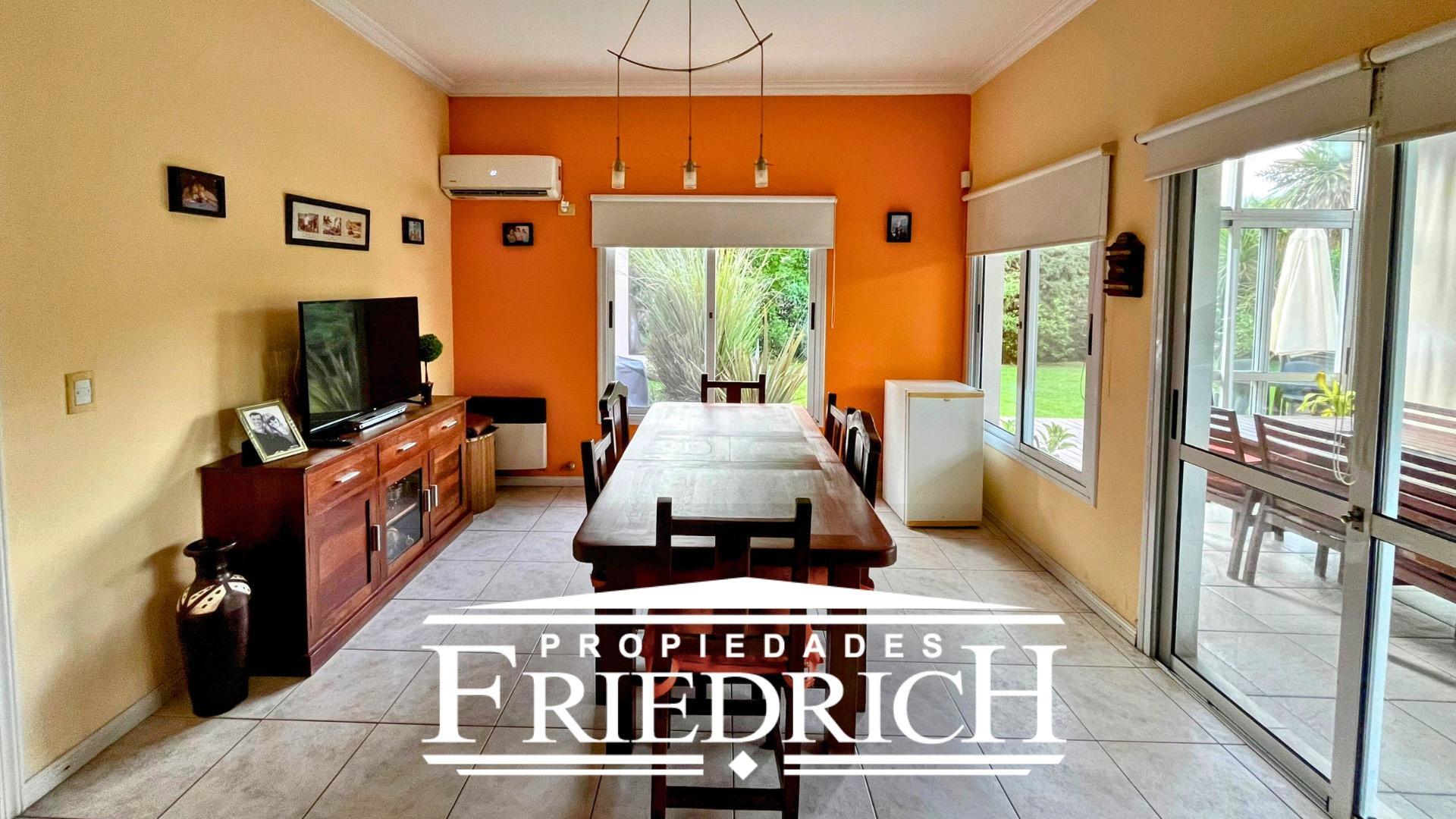 Casa 5 ambientes con 4 baños