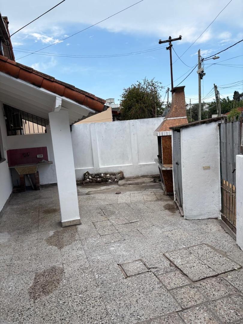 Casa en Alquiler con 1 cochera