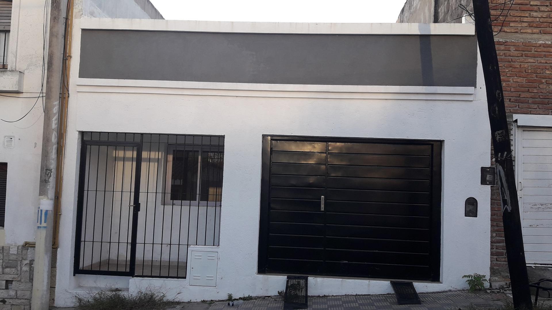 CASA EN VENTA 2 DORMITORIOS Y PATIO RETASADA