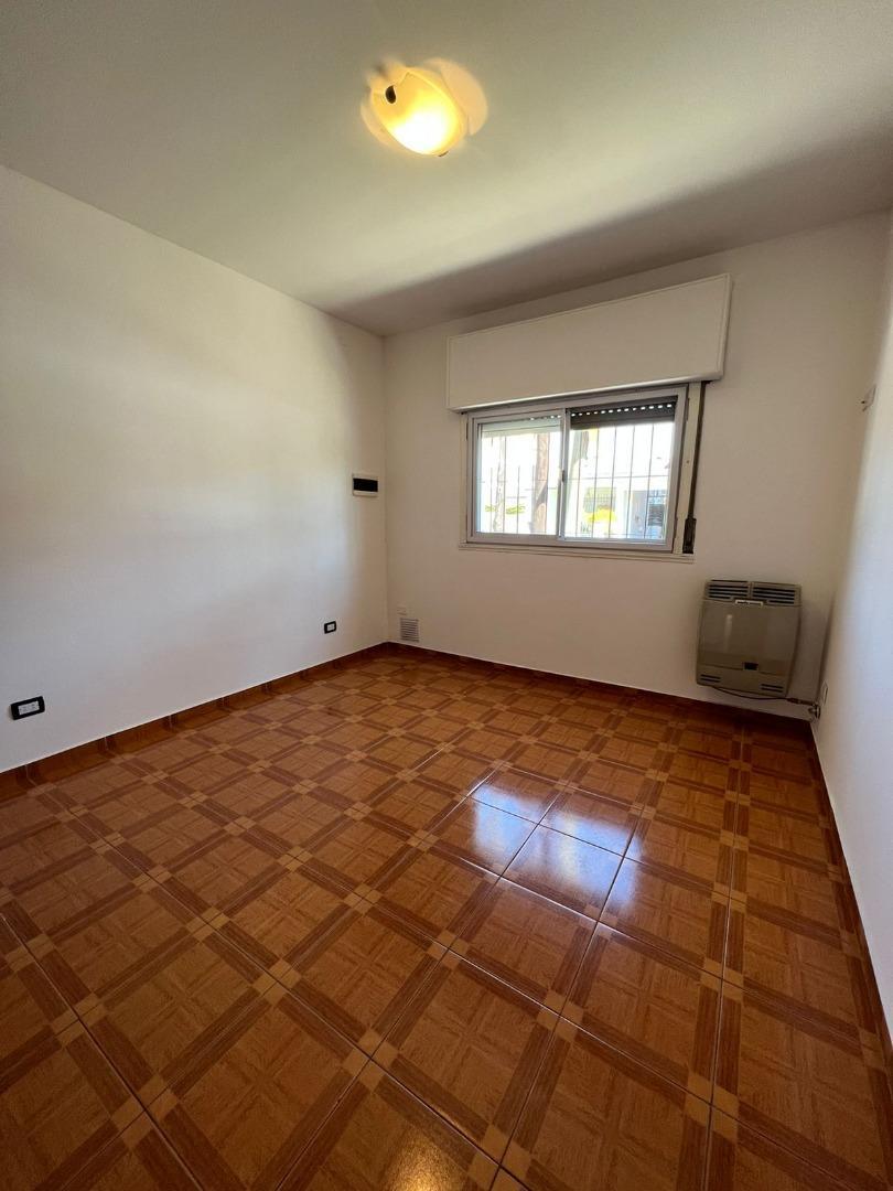 Casa en Alquiler con 5 cocheras