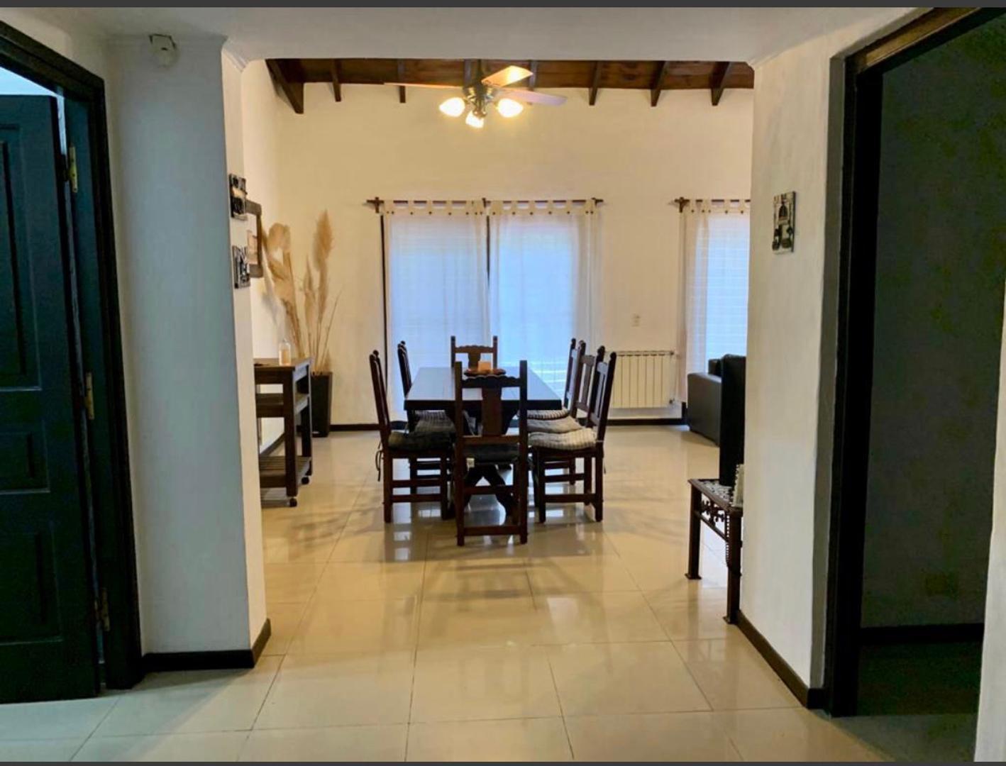 Casa 5 ambientes con 6 baños