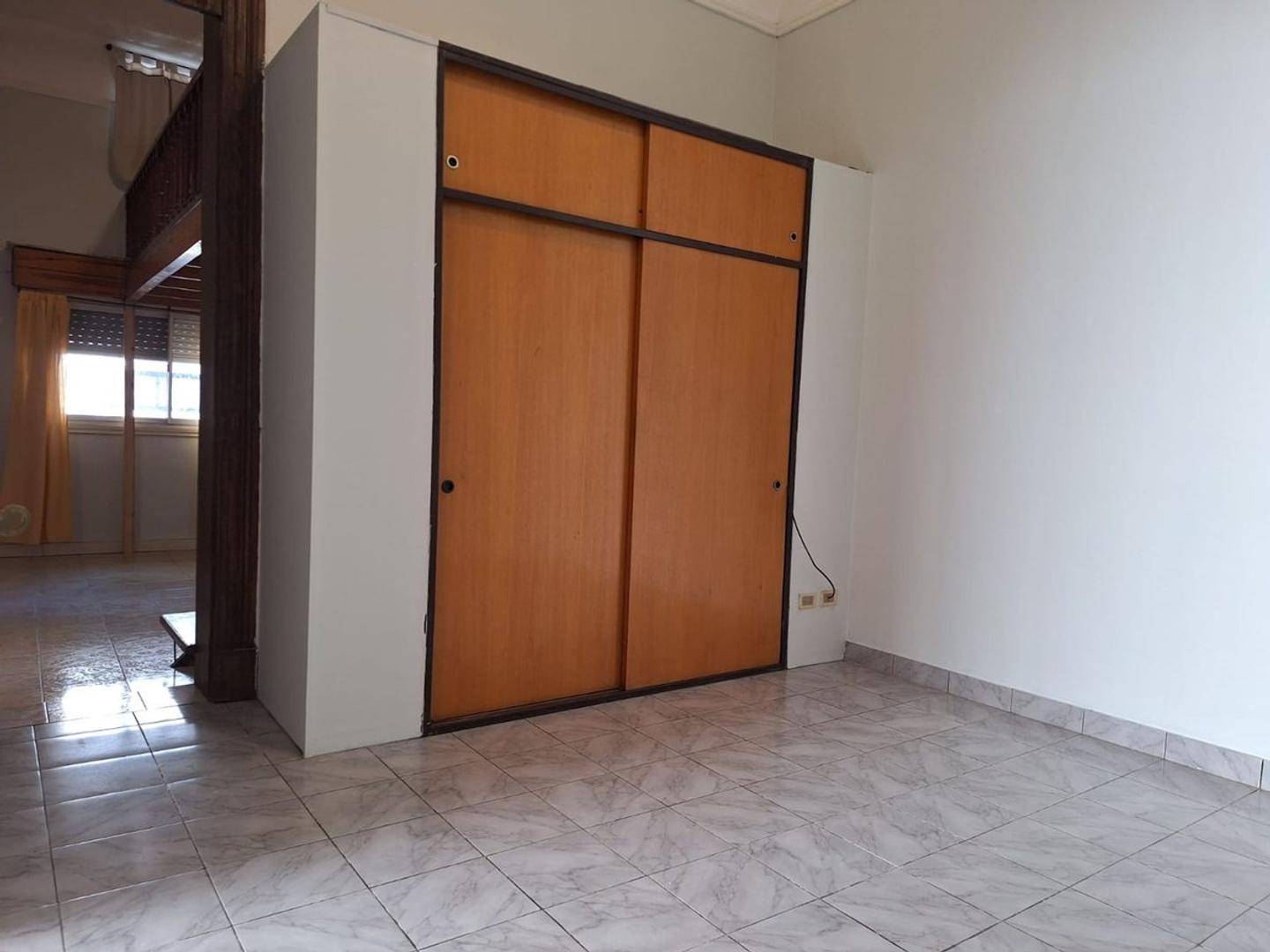 Casa en Alquiler con 1 cochera