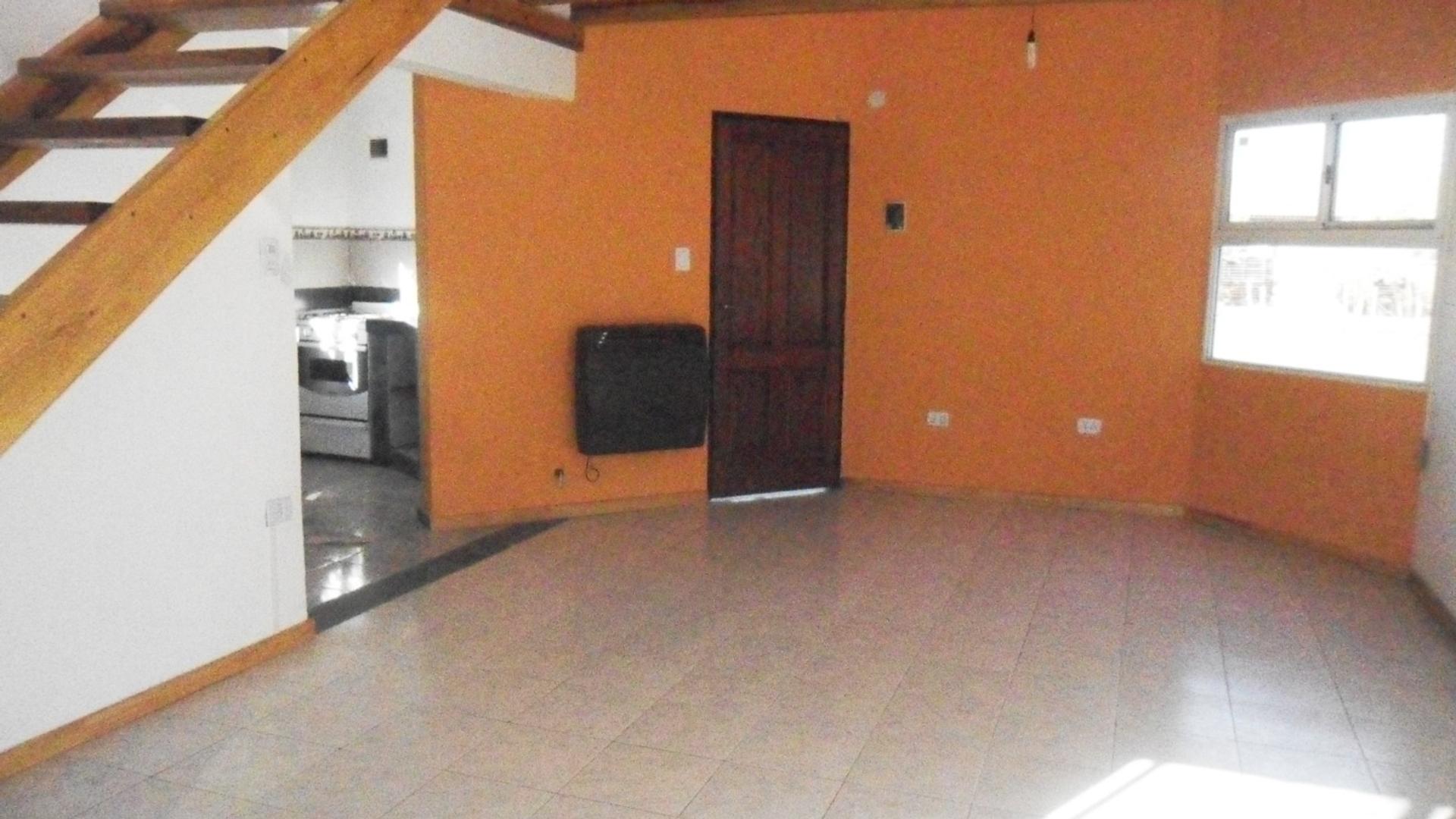 Casa 2 ambientes con 1 baño
