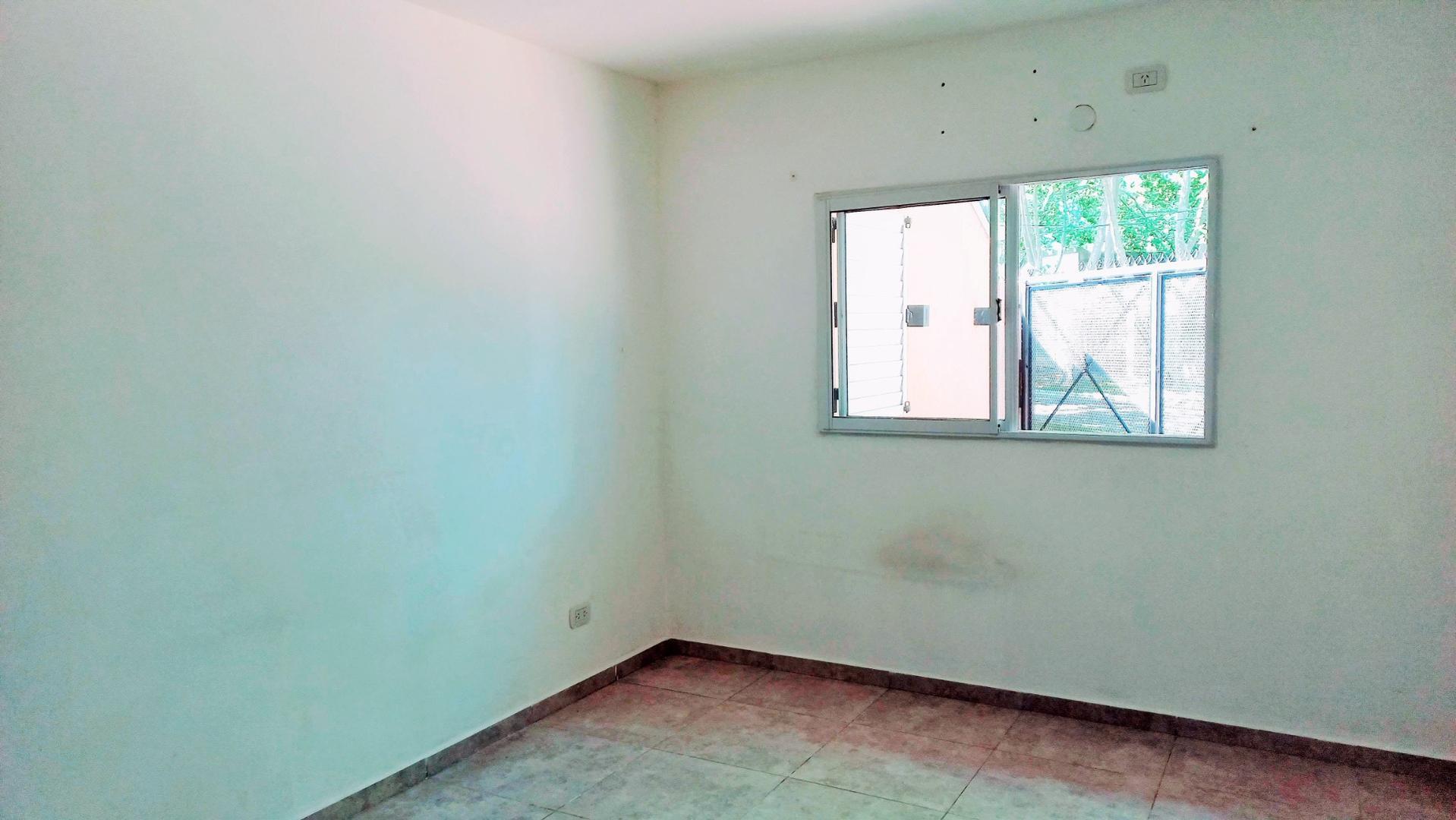 Depto Tipo Casa en Alquiler en Lomas De Zamora, $ 550.000