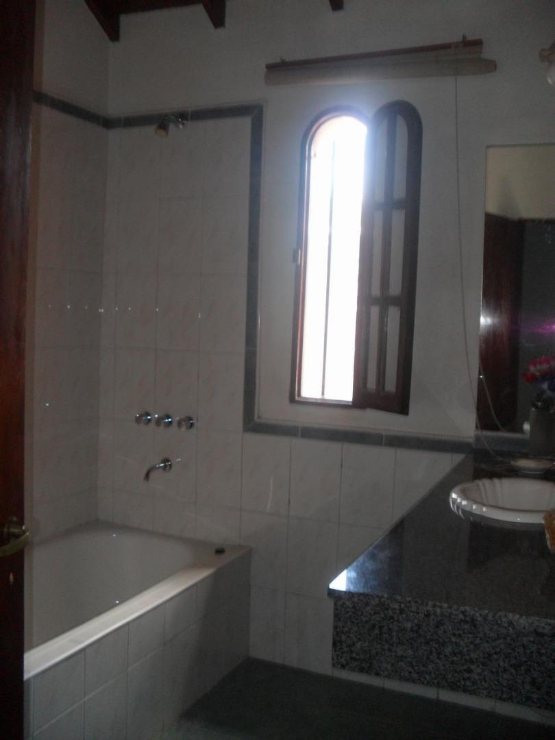 Casa de cuatro ambientes en venta en Haedo Sur Apta Credito