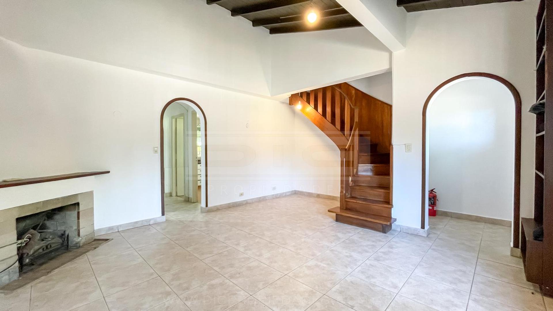 Casa 4 ambientes con 2 baños