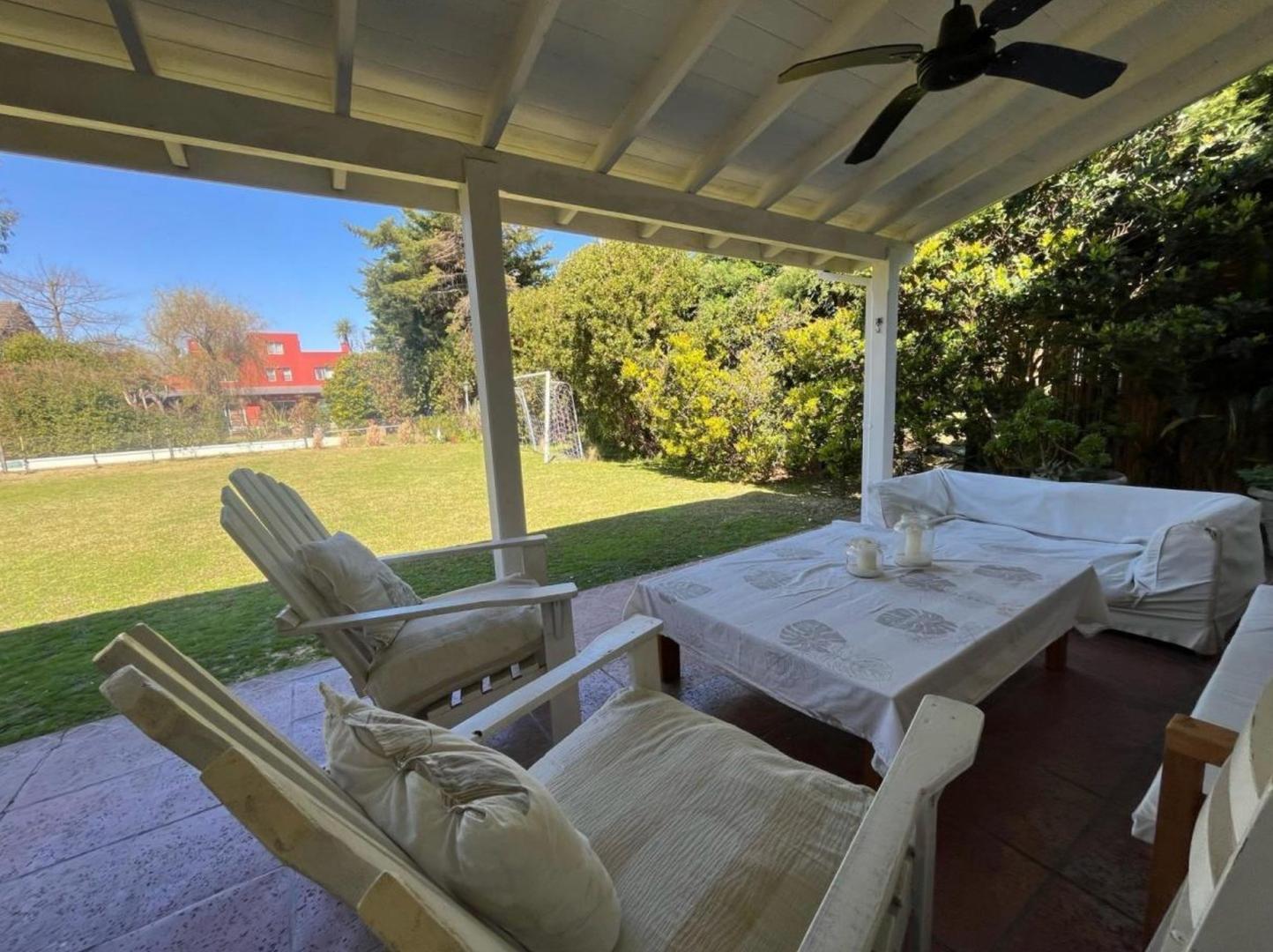 Galapagos, Golf Club Corona 2500