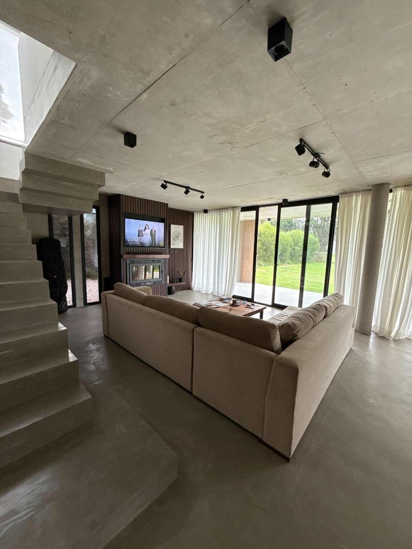 Casa 4 ambientes con 3 baños