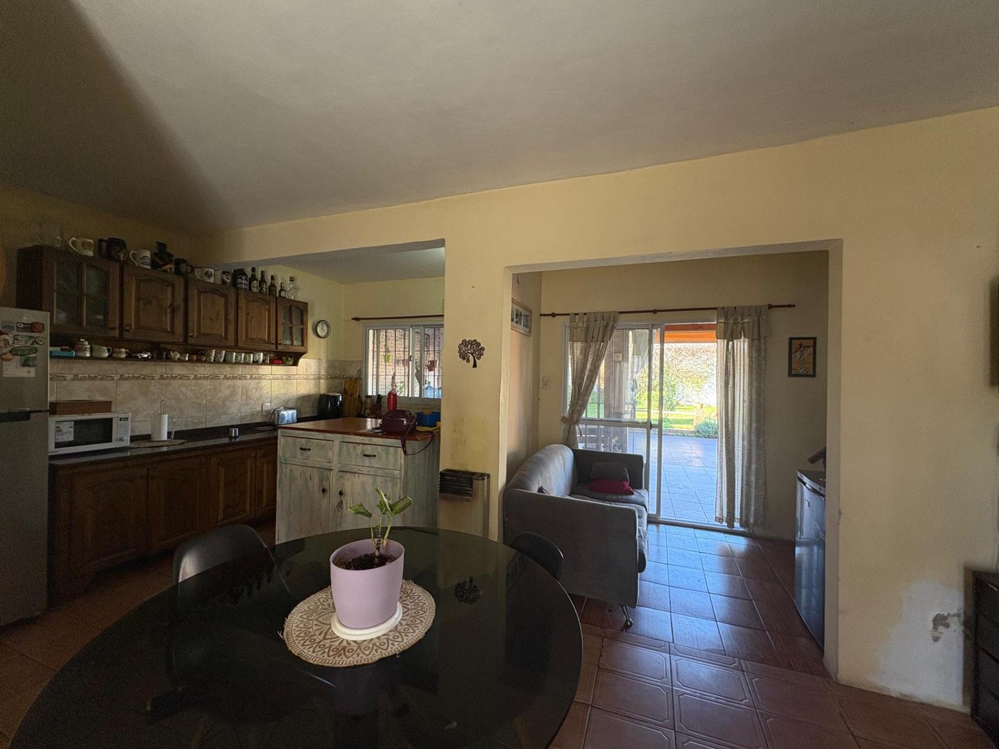 Casa 4 ambientes con 2 baños