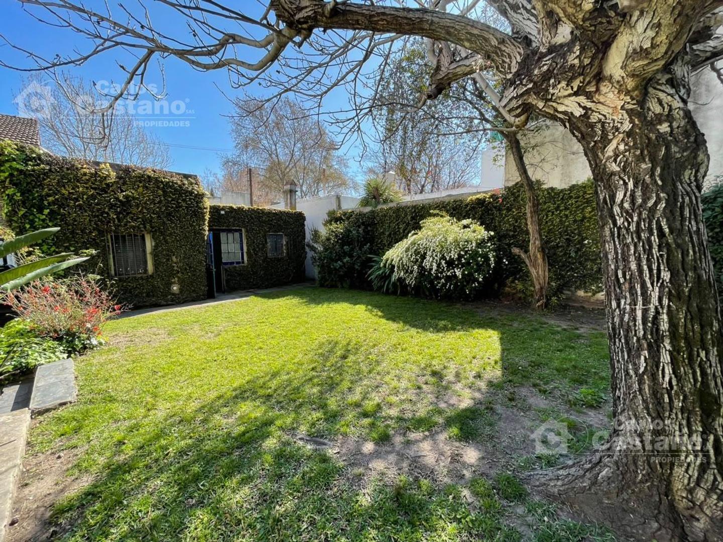 Casa en 1 Planta, 3 Amb. Sobre Lote de 8,66x31,19m con Gran Fondo Libre