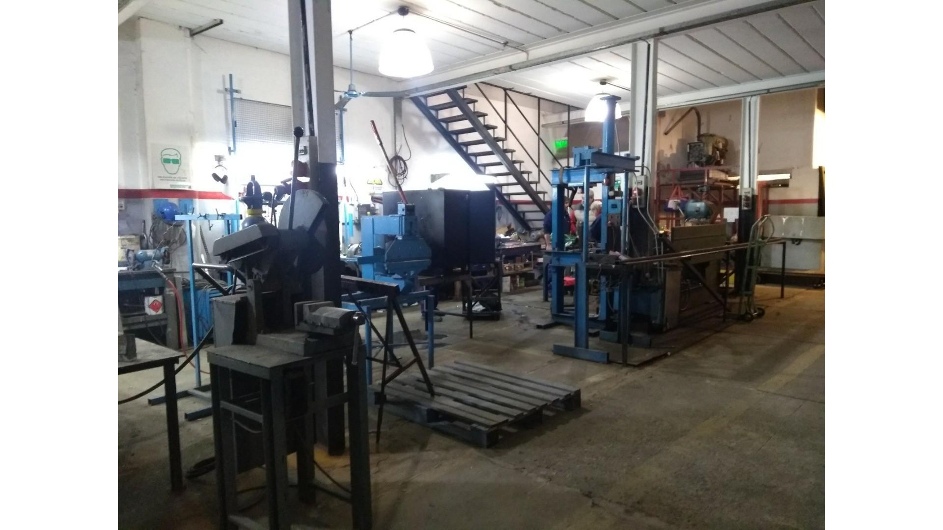 GALPON 275 M2 P.B. MAS ENTREPISO 100 m2