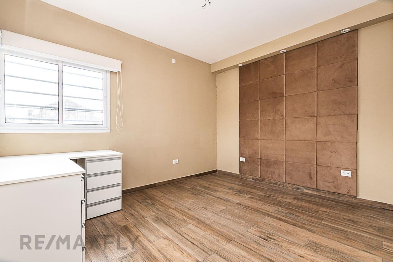 Casa 6 ambientes con 2 baños