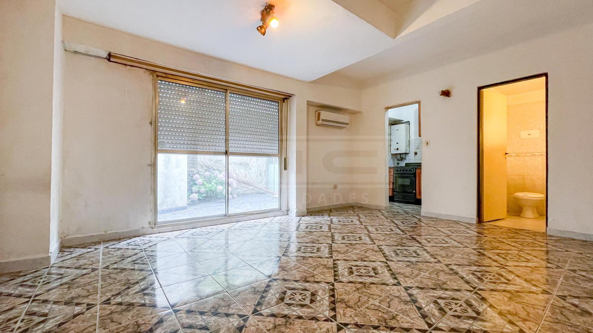 Chacabuco al 4200 entre Paraná y Mariano Moreno