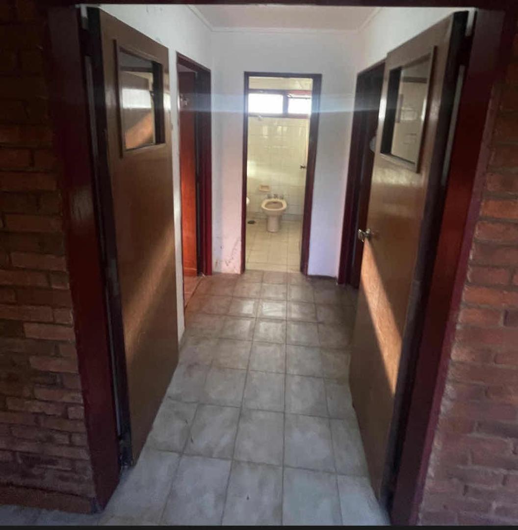 Casa en Alquiler con 4 cocheras