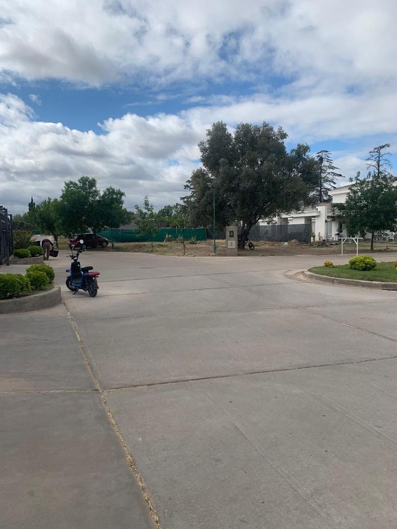 Barrio Privado Yrigoyen, Luzuriaga Maipú