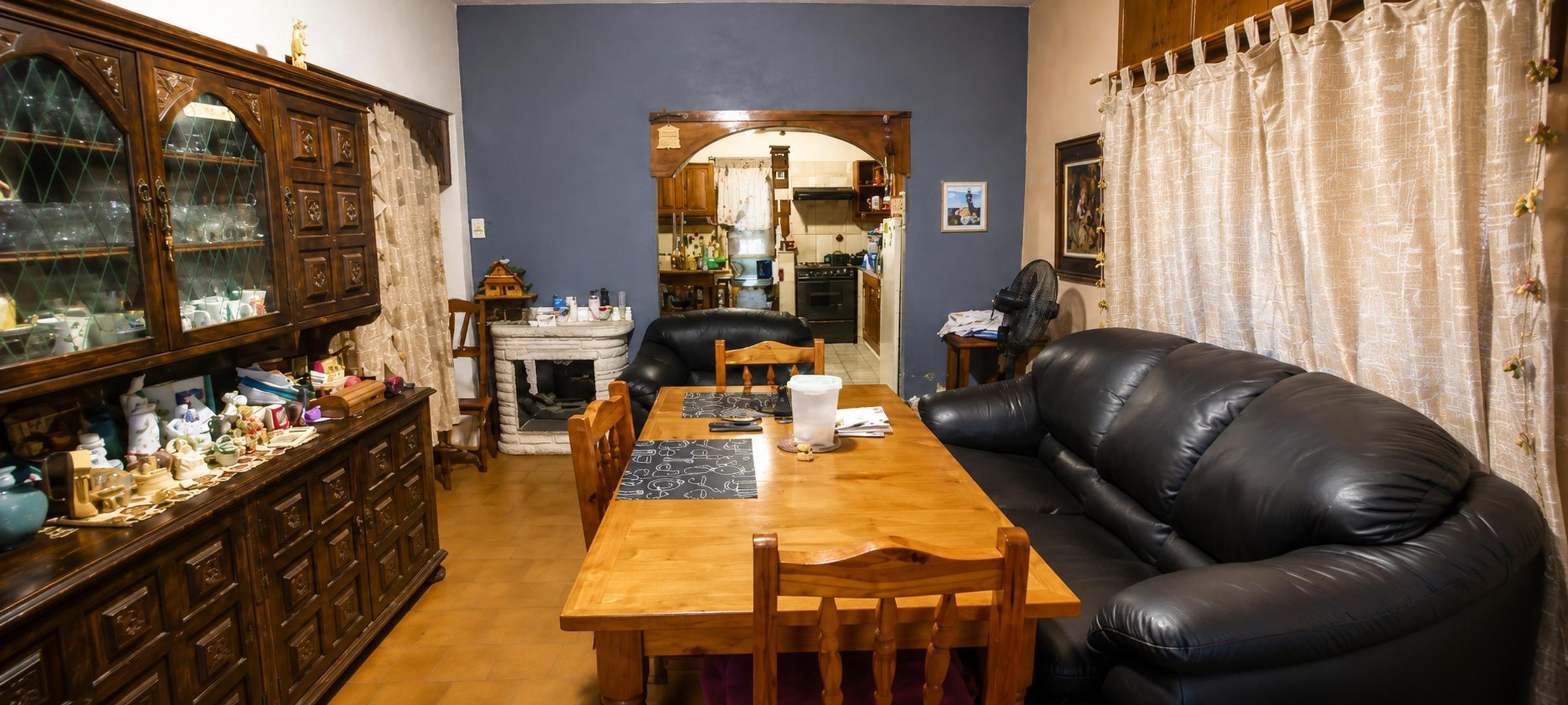 Casa en Venta con 3 cocheras
