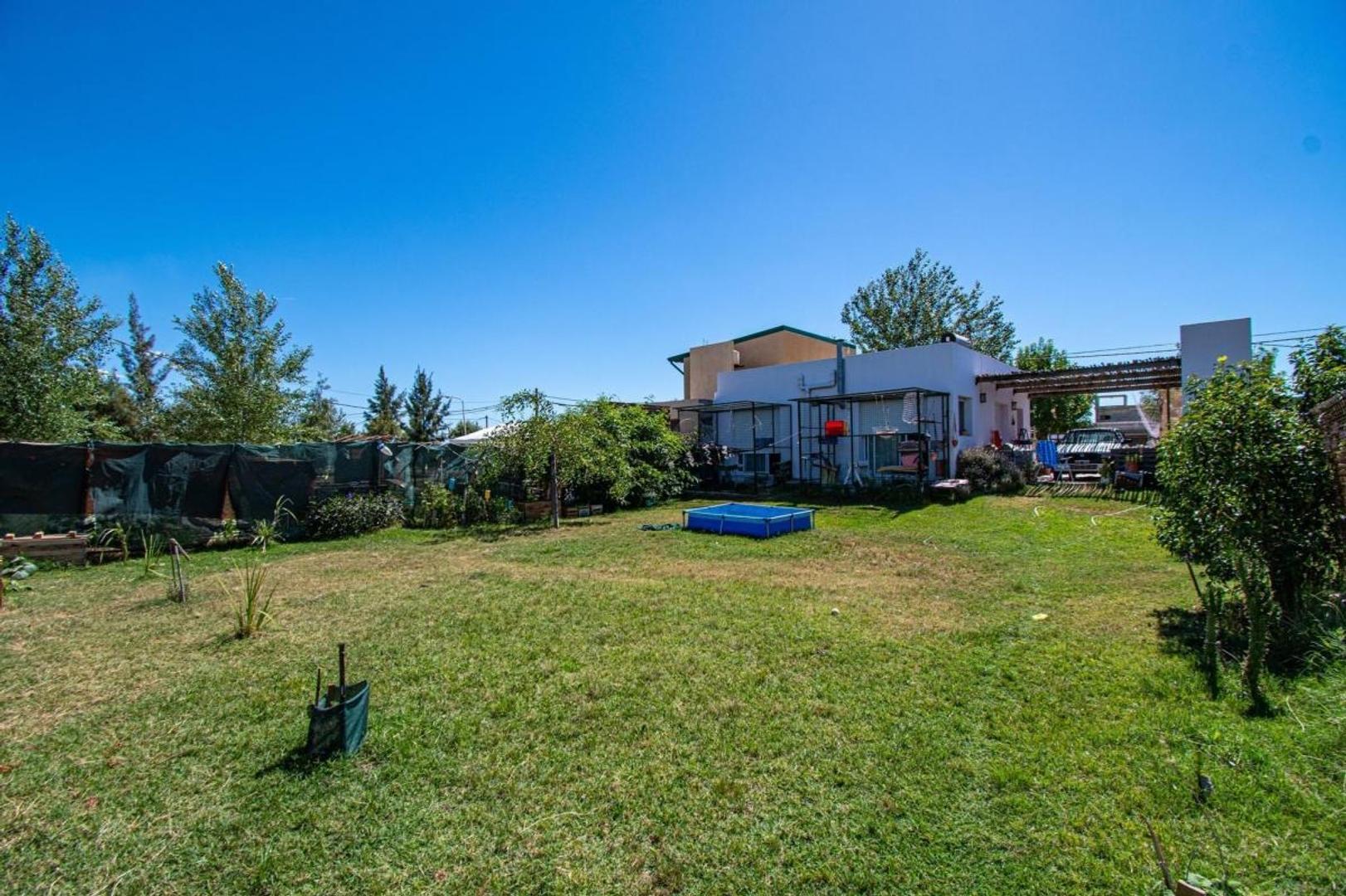 Casa en Venta con 2 cocheras