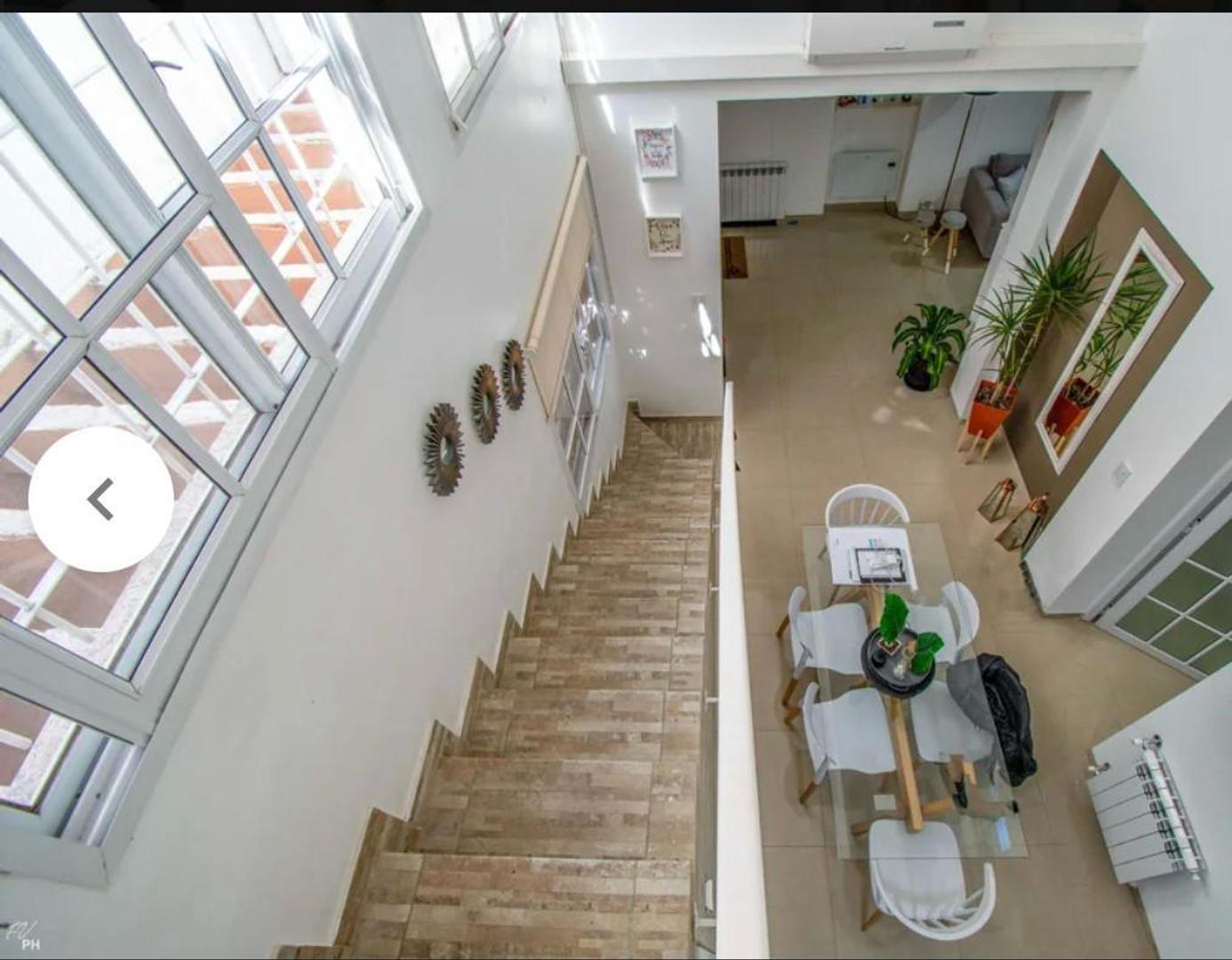 VENTA - CASA DE PASILLO DE 3 DORMITORIOS CON TERRAZA EXCLUSIVA - CENTRO