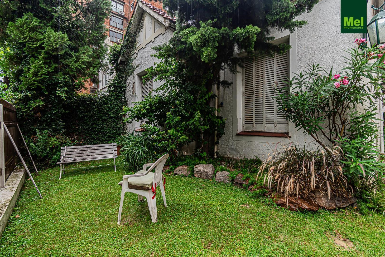 Casa 6 ambientes con 2 baños