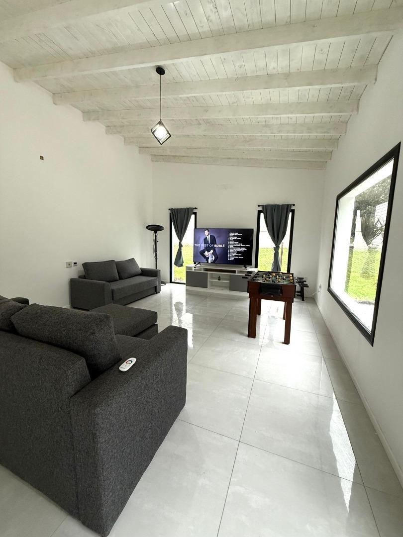 Casa 3 ambientes con 2 baños