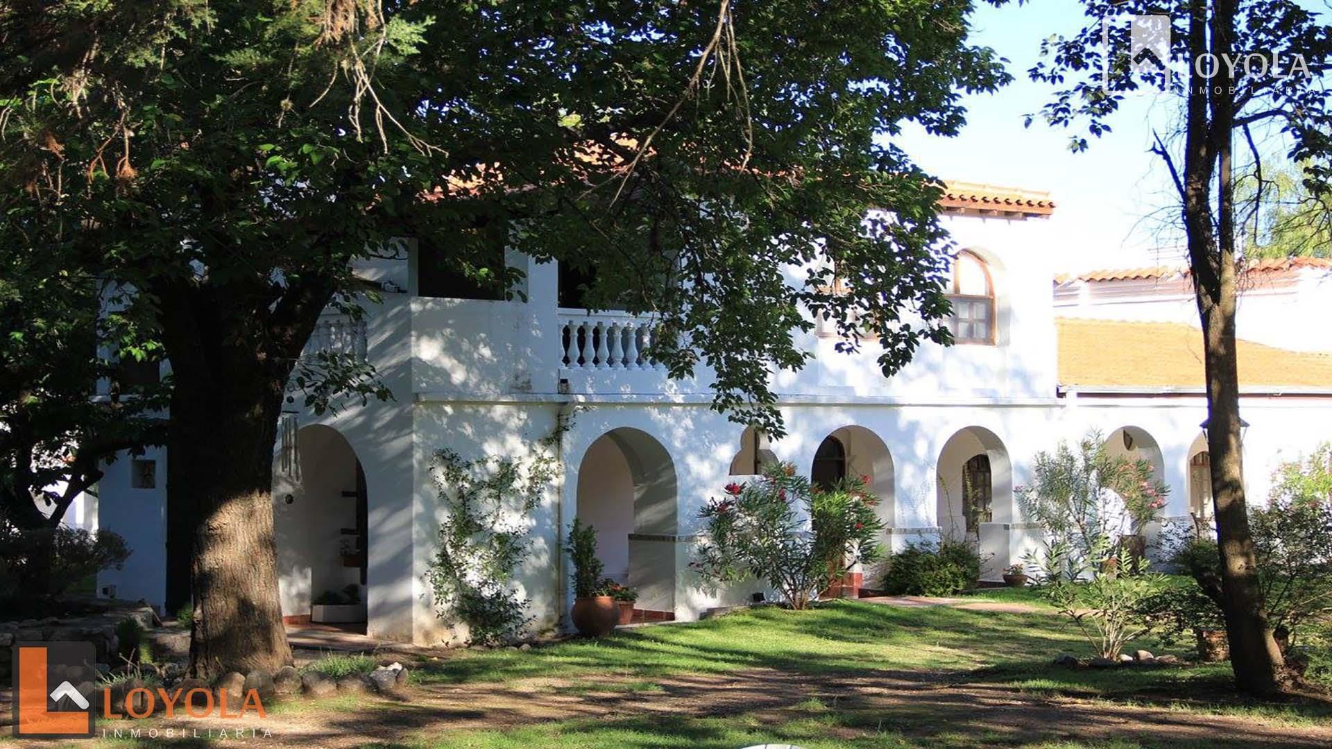 Hotel en Venta 50 años