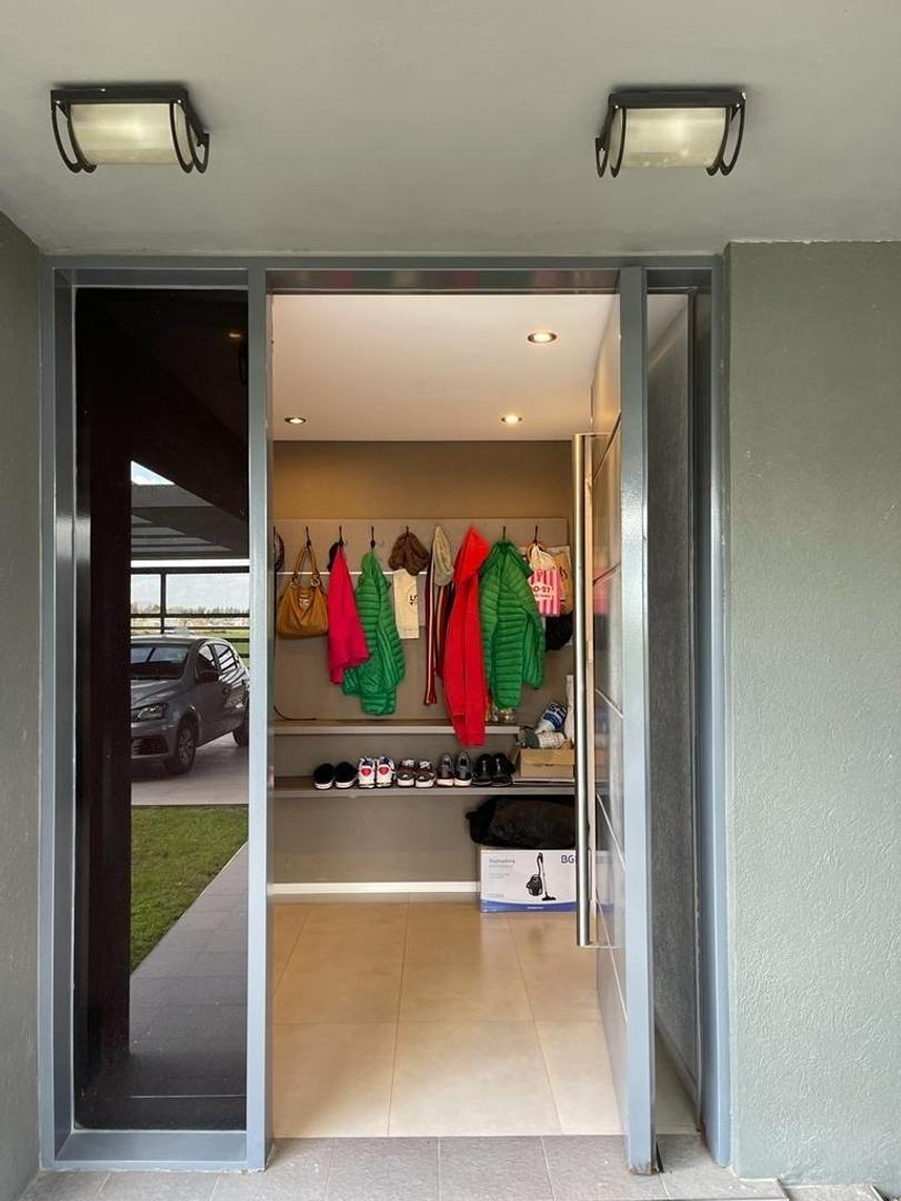 Casa 4 ambientes con 4 baños