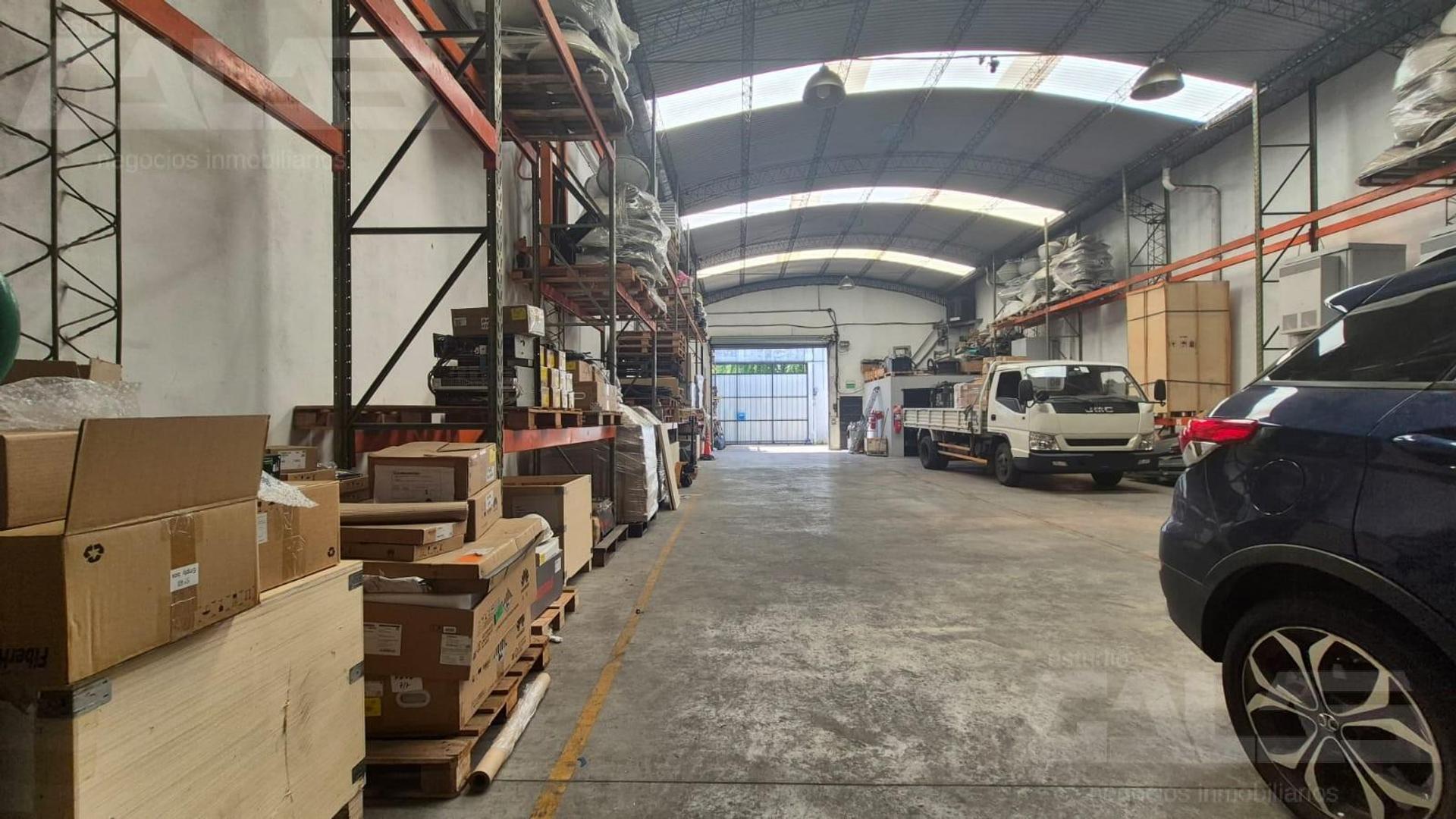 Galpon en Venta 49  mts Fondo