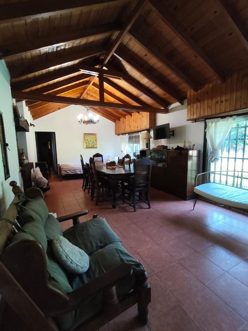 Casa 4 ambientes con 2 baños