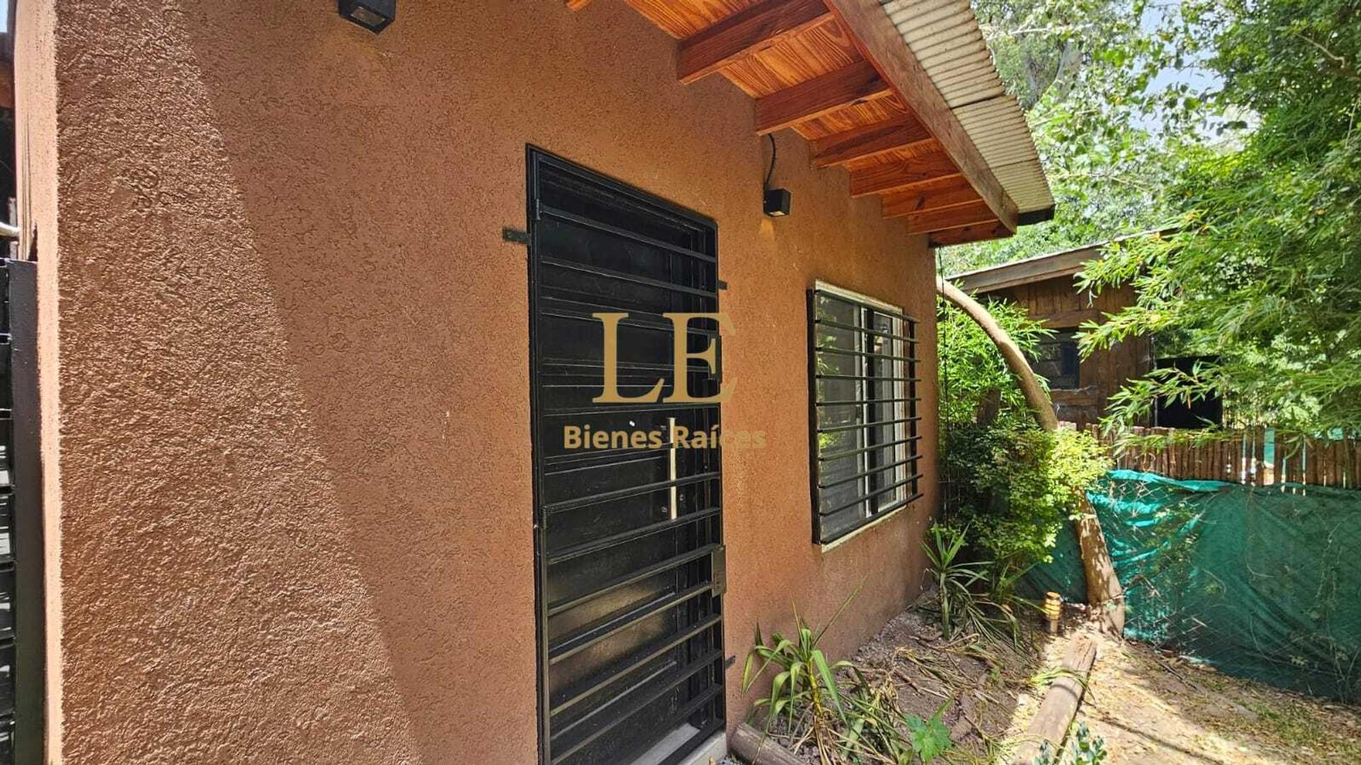 Casa 2 ambientes con 1 baño