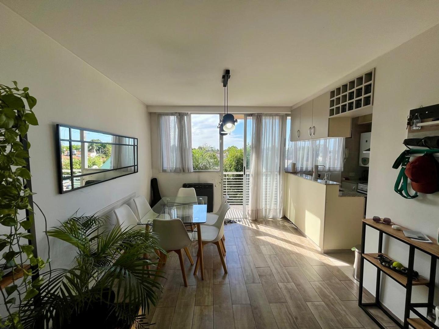 Martin Irigoyen 685 , Piso 3